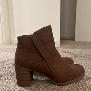 Naturalizer 8.5 Brown leather Ankle Boots